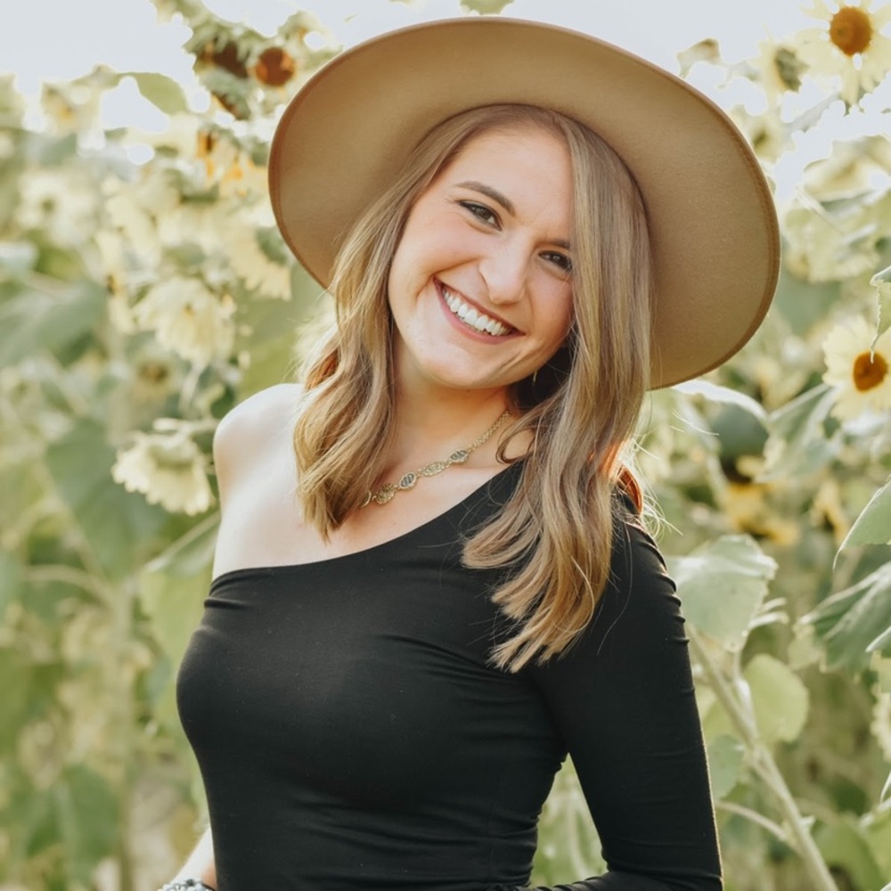 Meet your Posher, Halie